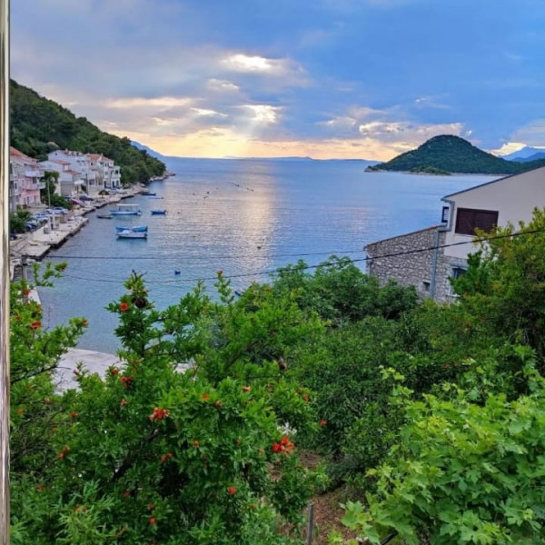 Apartmani Vale, Apartments Vale right by the Sea, Blace, Dalmatia Blace
