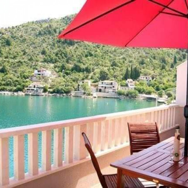Apartmani Vale, Apartments Vale right by the Sea, Blace, Dalmatia Blace
