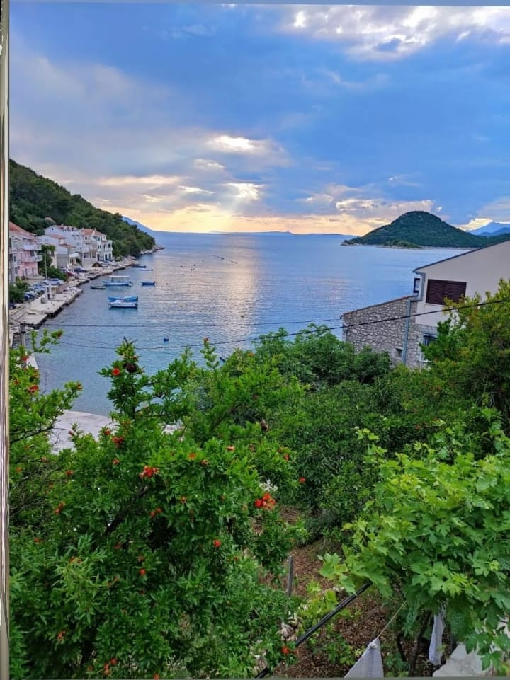 Luxury and comfort at Apartments Vale - Your idyllic destination for relaxation and activities, Apartments Vale right by the Sea, Blace, Dalmatia Blace